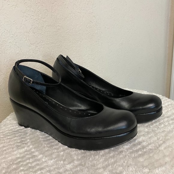 BCBG  Black Platform Round Toe Ankle Strap Shoes - Picture 1 of 7